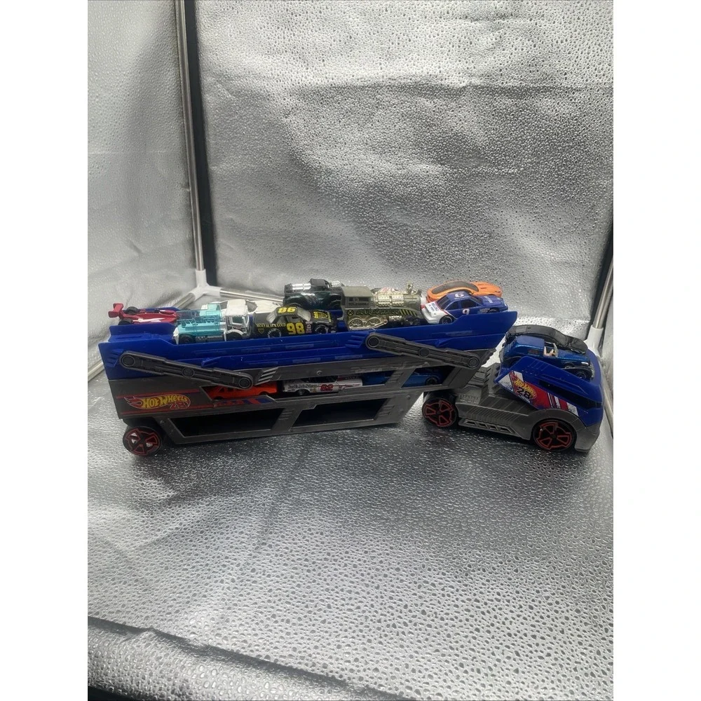 Hot‎ Wheels 2012 Mega Hauler Transporter Truck With 16 Cars Holds 50 Cars
